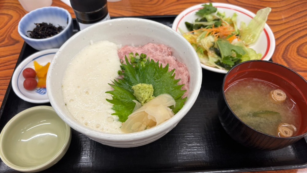 椿家で妻が食べたネギとろ山かけ丼御膳