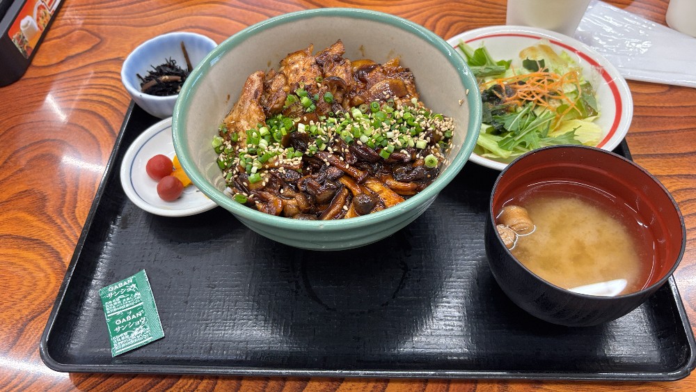 椿家で食べた麦豚くわ焼き丼御膳