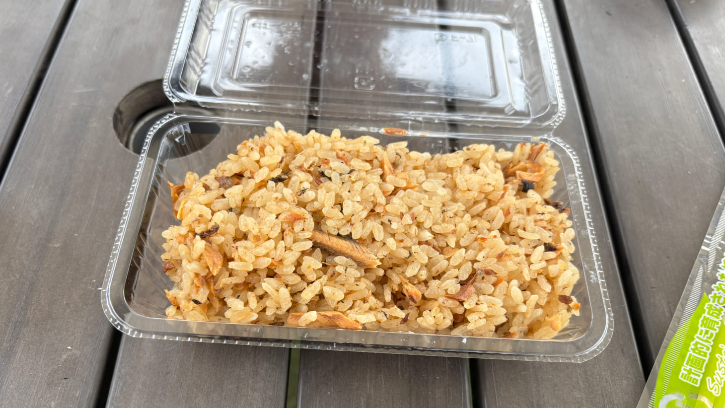 道の駅きつれがわの外ショップで食べた鮎の塩焼き