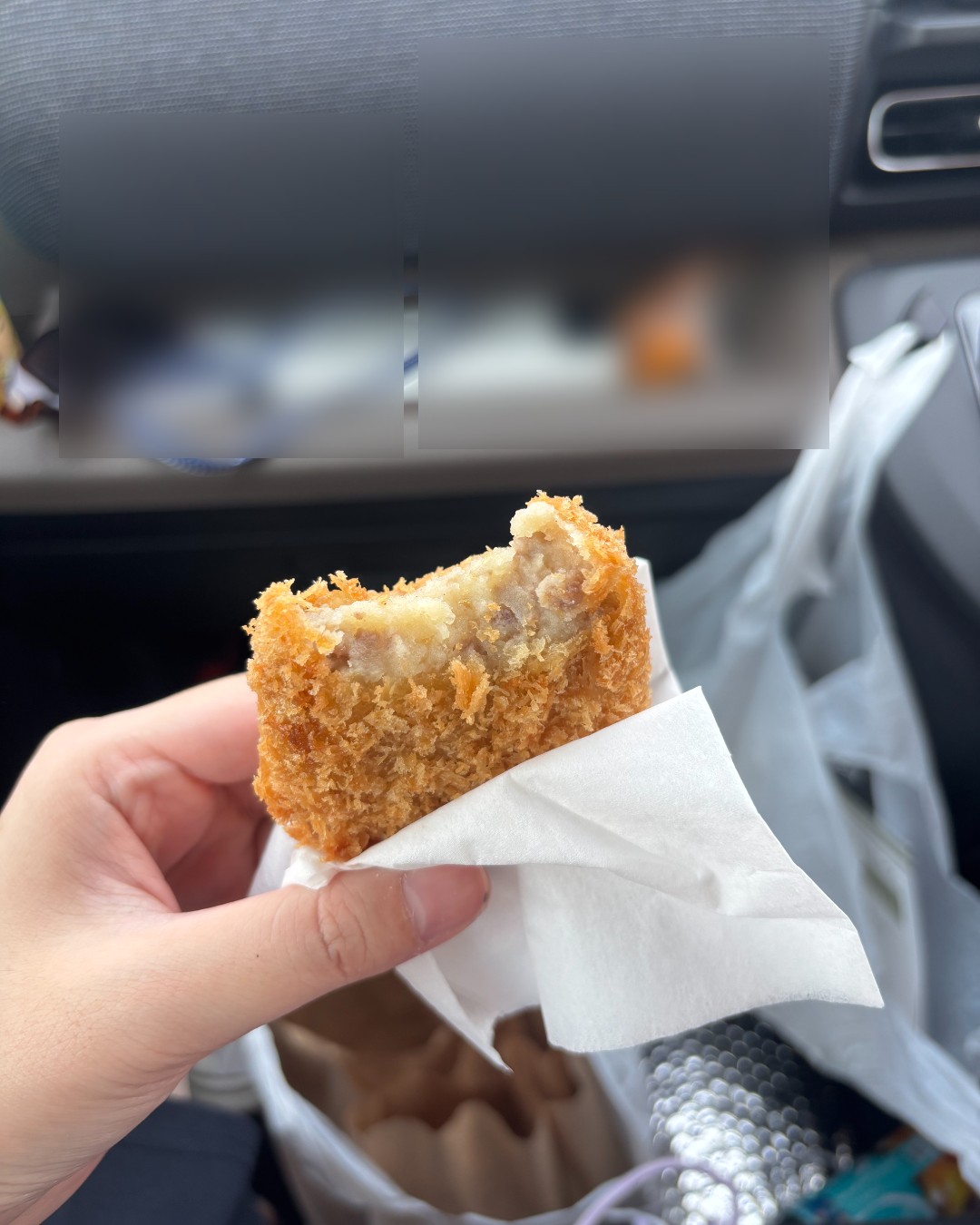 肉の駅で購入した揚げたてコロッケの断面