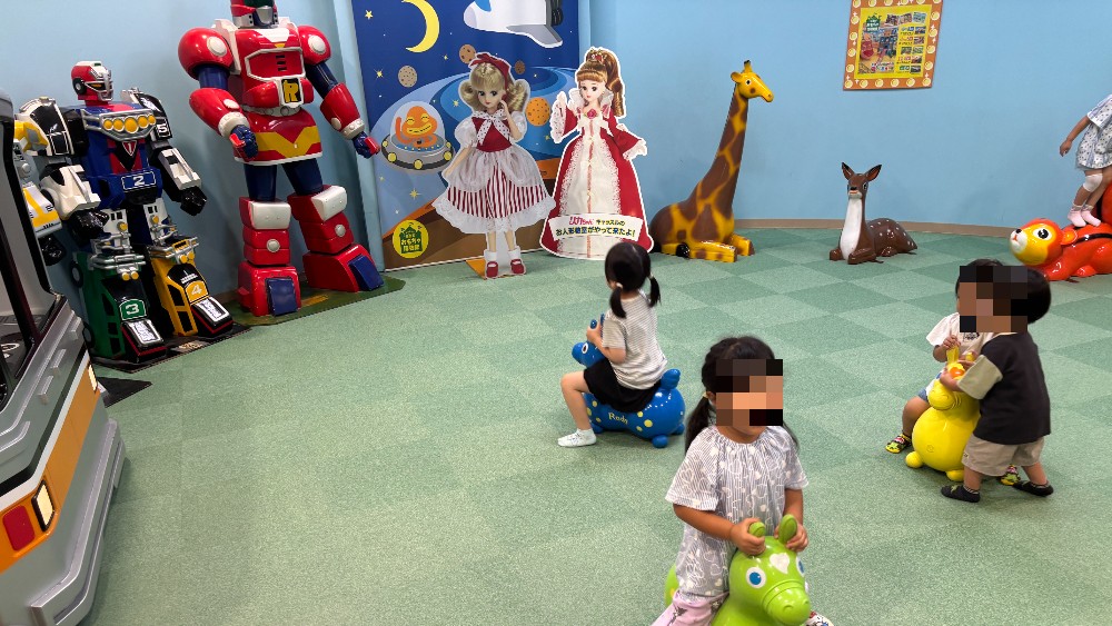 壬生町おもちゃ博物館1階の遊び場の様子