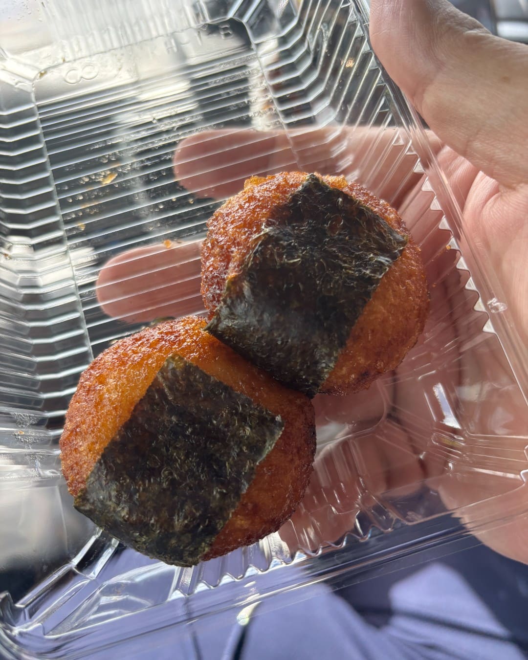 元気あっぷむらで購入したあげもちを開封した様子