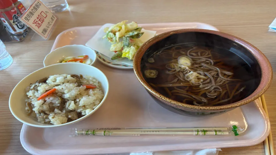 道の駅みょうぎの食事処 大の字で食べたそばと炊き込みご飯