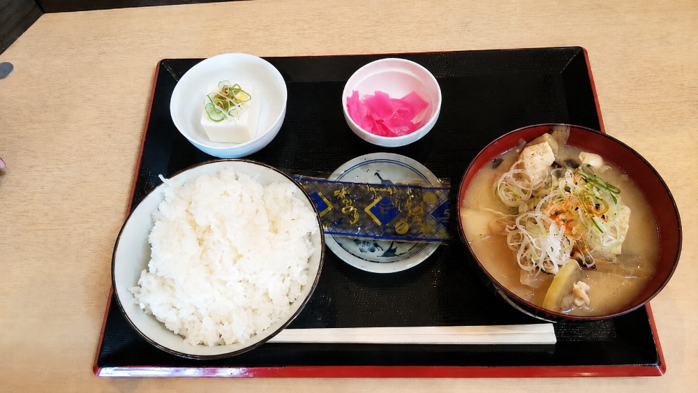 道の駅しもつまにある下妻食堂陽陽の豚汁定食